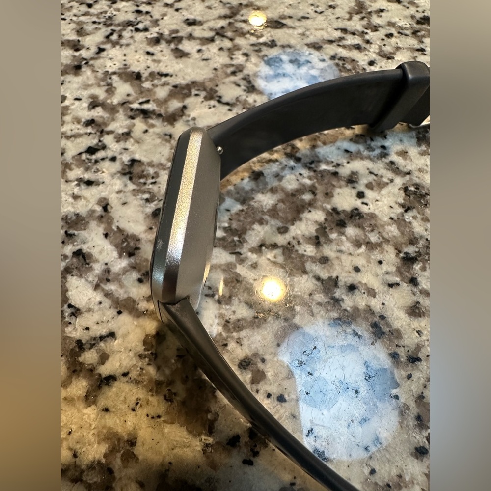 Fitbit Versa - Picture 8 of 12